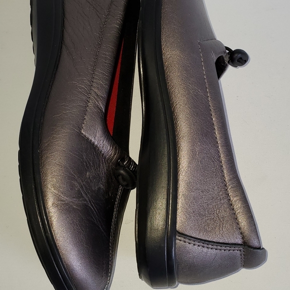 Sas ladies silver 8.5 wide shoes - Picture 6 of 8